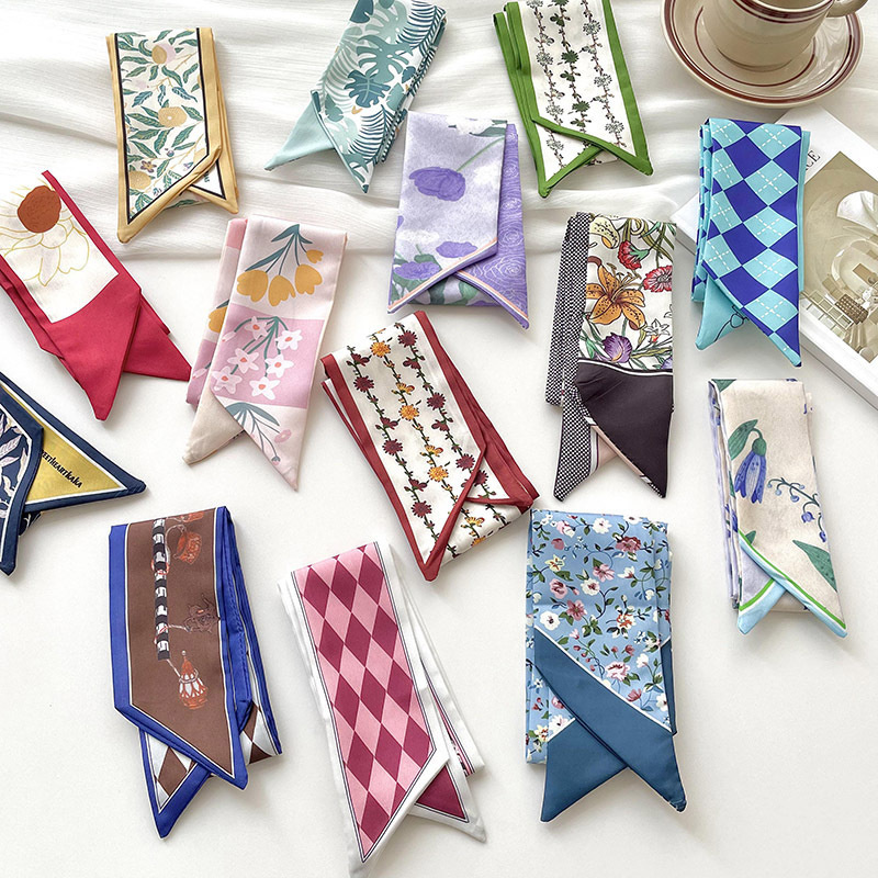 New luxury Brand Model Small S - Silk Neck Scarf 评论和价格