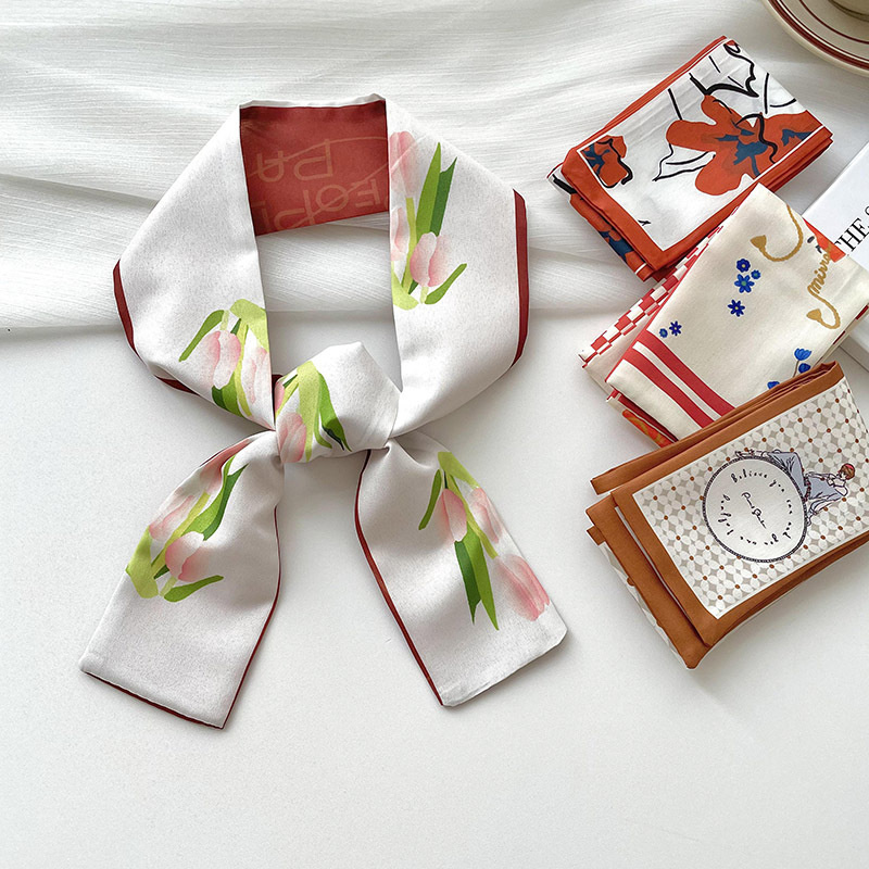 New luxury Brand Model Small S - Silk Neck Scarf 评论和价格