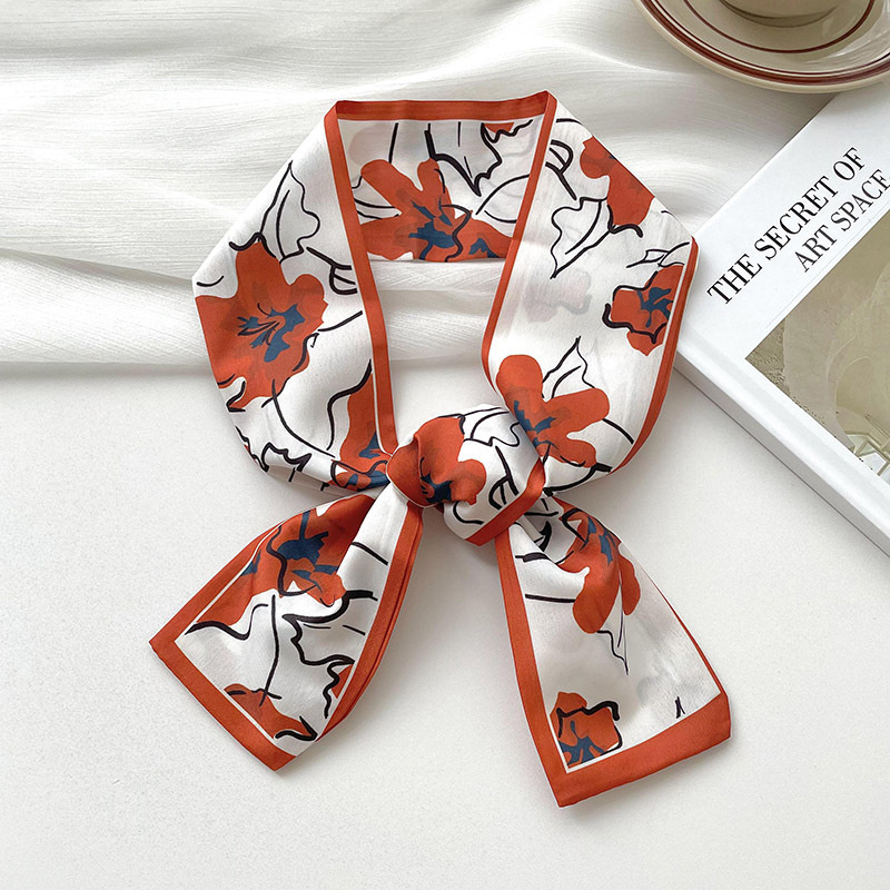 New luxury Brand Model Small S - Silk Neck Scarf 评论和价格